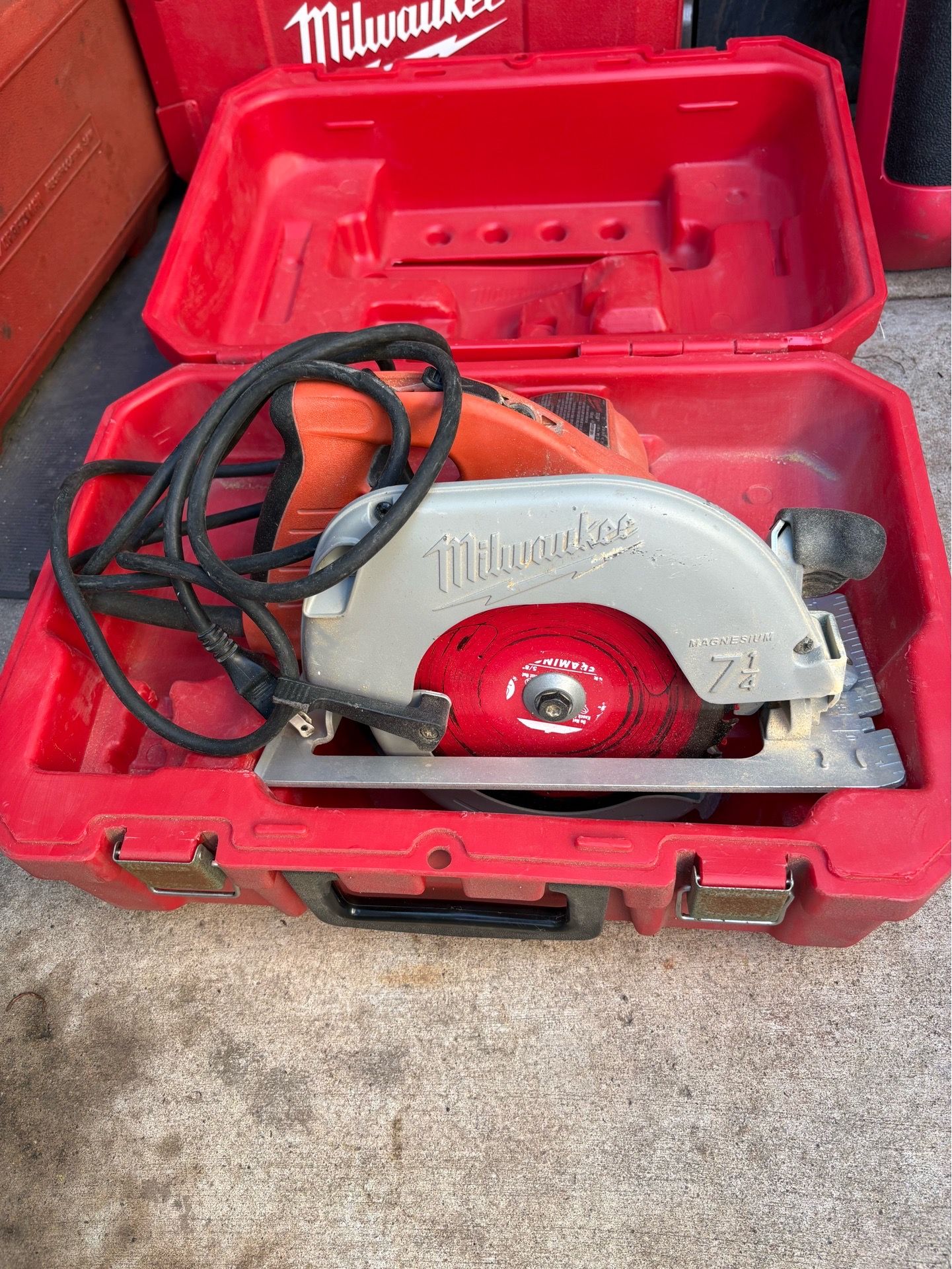 Milwaukee skill saw