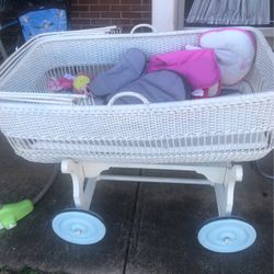 Antique Wicker Cradle 