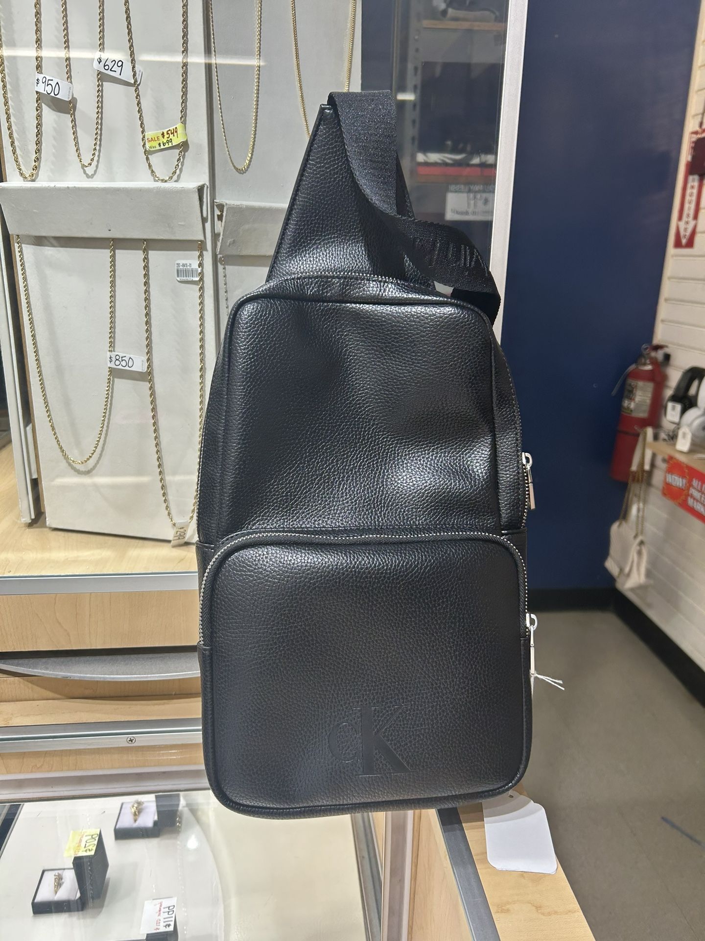 Calvin Klein Women’s Messenger Bag (Black) 