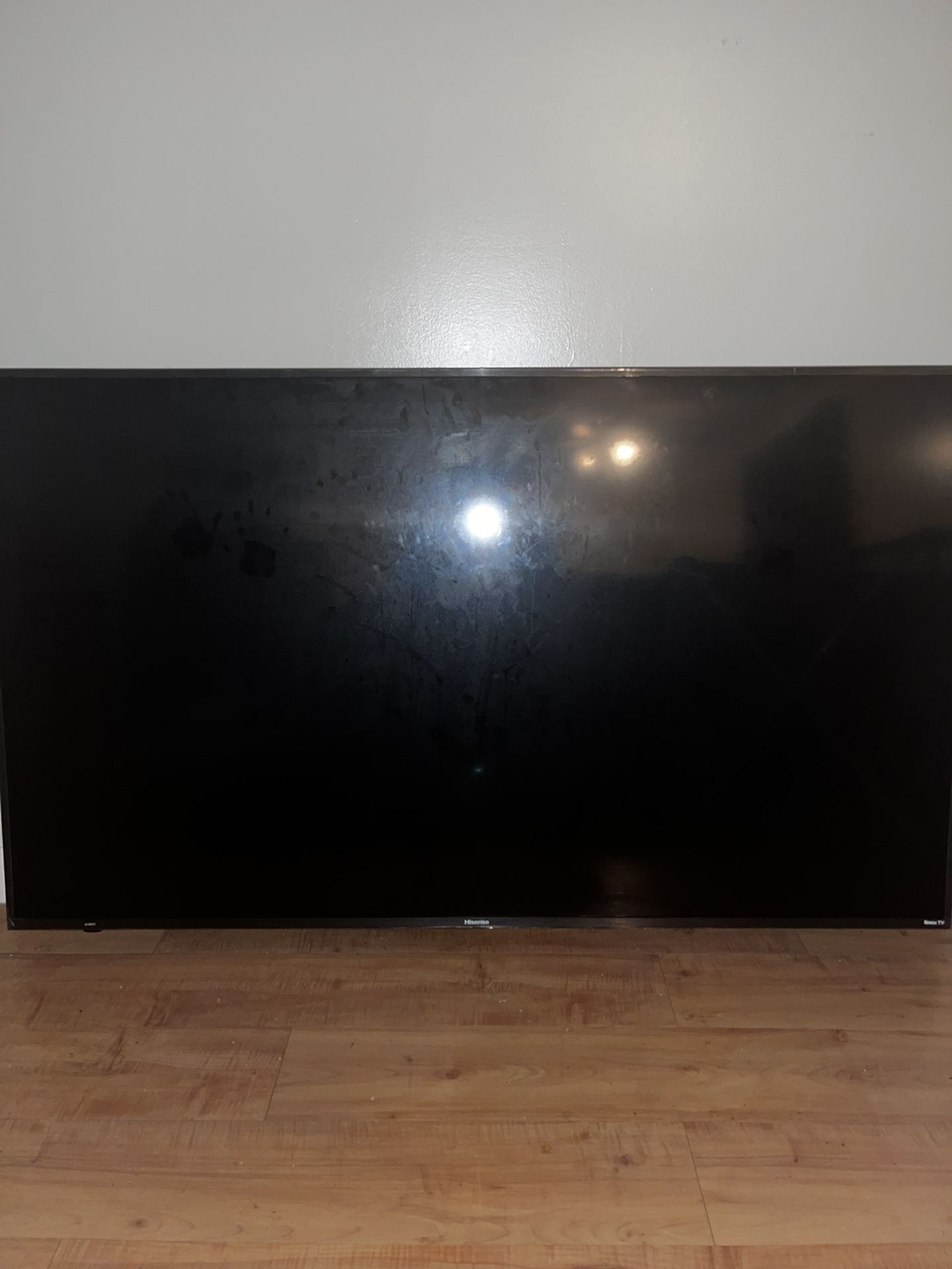 Hisense Roku Tv 58 Inch (Broken backlight)