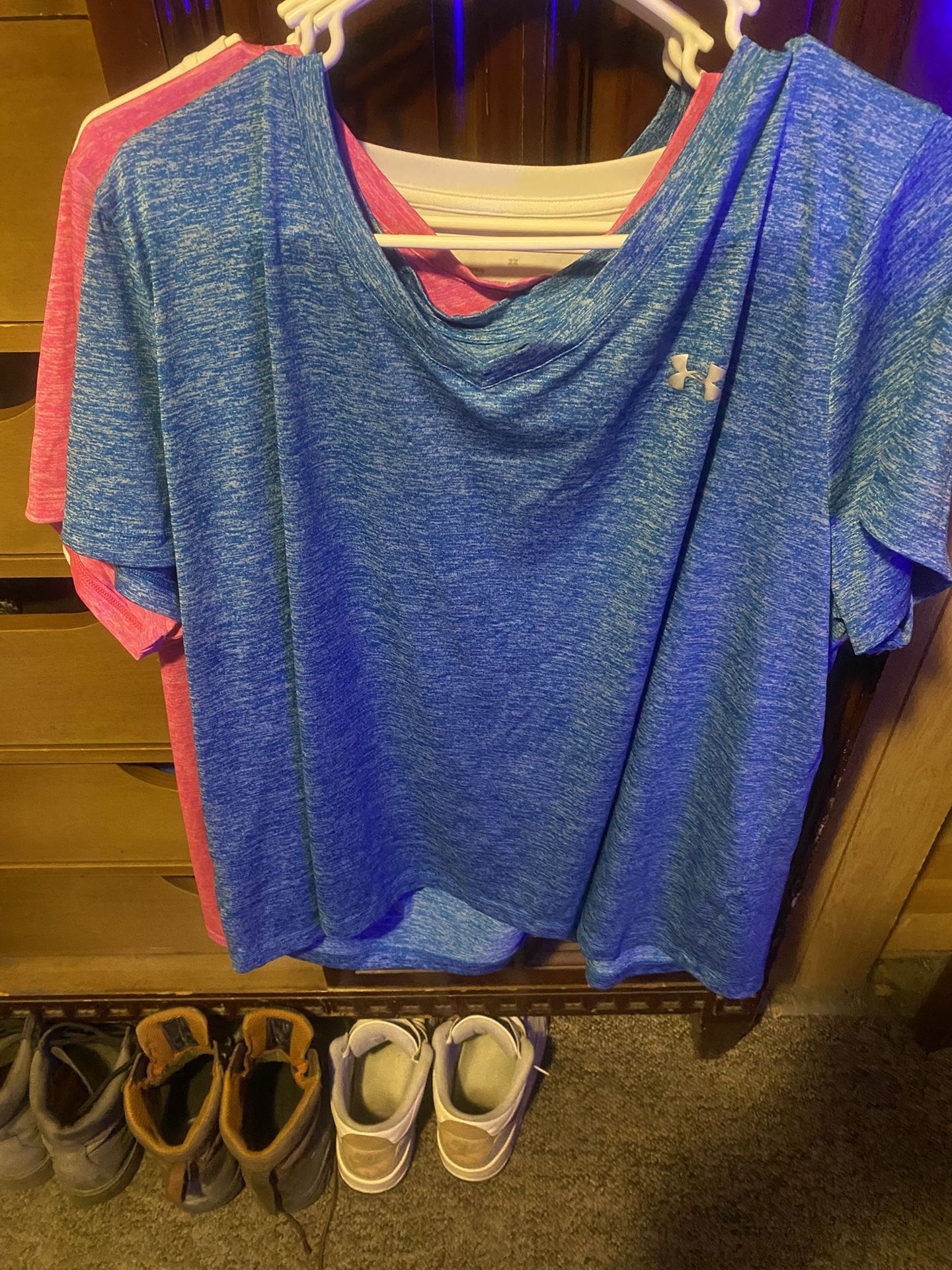 5 Underarmour 2xl Short Sleeve Shirts.