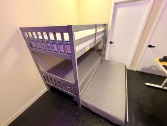 Bunk bed + mattresses