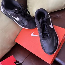 Black Nike Shoes