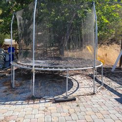Free Trampoline 
