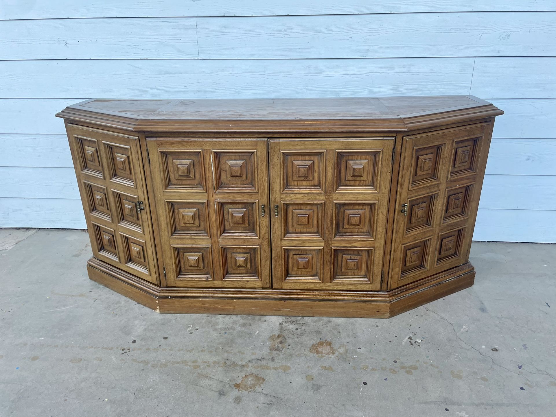 Mid Century Modern 1967 Drexel Brand Dresser, Buffet, Credenza, Sideboard With Dovetail Drawers.