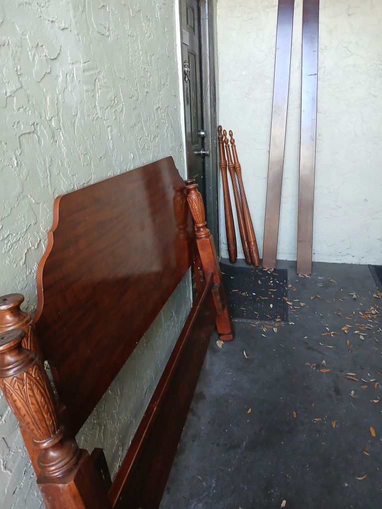 4 Post Wood Bed Queen Pecan Color-Vintage