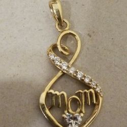 mom 10k pendant cz