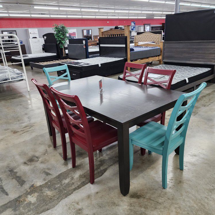 New Dining Table And 6 Chairs Limited Quanity Hurry In Today 