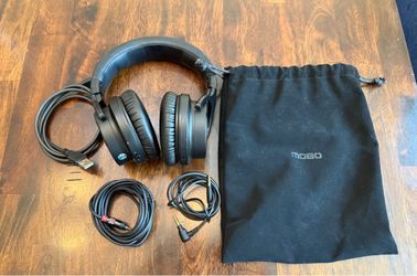MOBO wireless headphones.  Bluetooth and 3.5mm jack