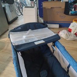 Newborn and toddler crib combo