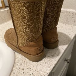 UGG Boots Women Size 7 Classic Short Chestnut