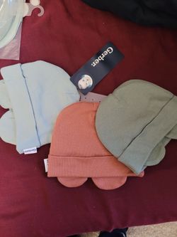 Hats and mettens set