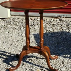 Vintage Mahogany Oval Top Entry Table / Side Table