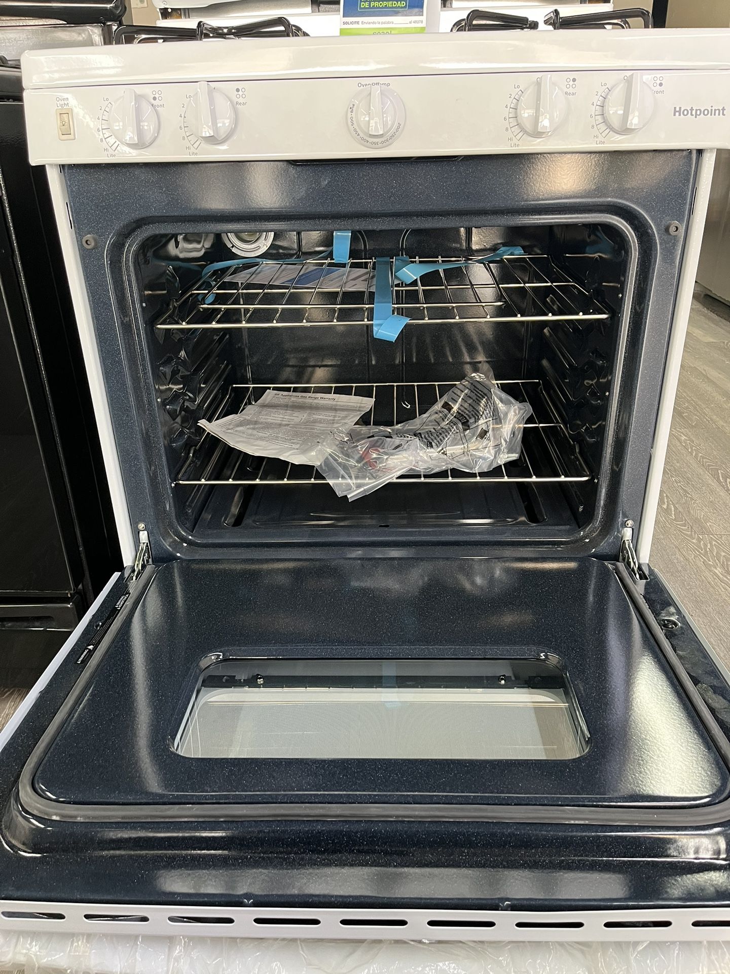 Hotpoint Gas Stove Range for Sale in Houston, TX OfferUp