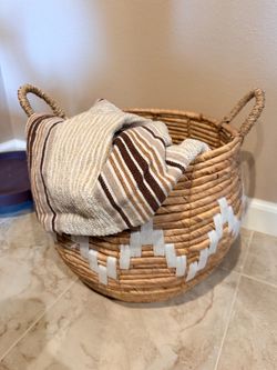 Blanket basket