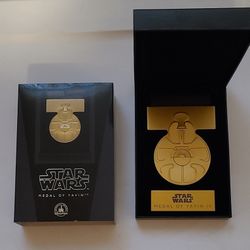 NEW IN BOX STAR WARS MEDAL OF YAVIN