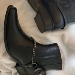 Men’s boots Size 9