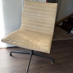 Authentic Herman Miller Eames aluminum Side Chair 