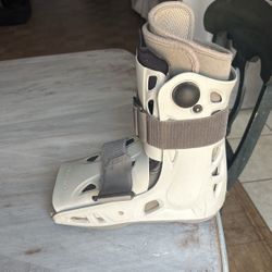 Aircast Walking Boot (left)