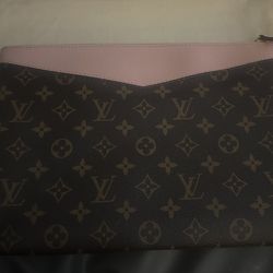 Louis Vuitton Daily Pouch 