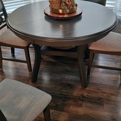 Dinning Table $190