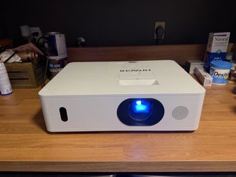 HDMI Hitachi 5000 lumens Projector