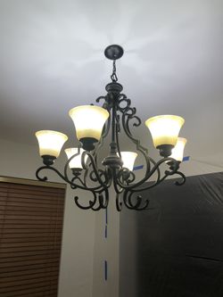 6 Light Chandelier. Perfect Condition