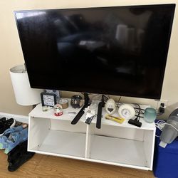 Tv With Stand And Roku Stick