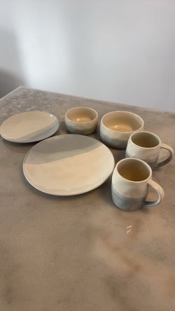 The well-known American tableware brand (DOWAN) is of excellent quality and very sturdy. 6-piec