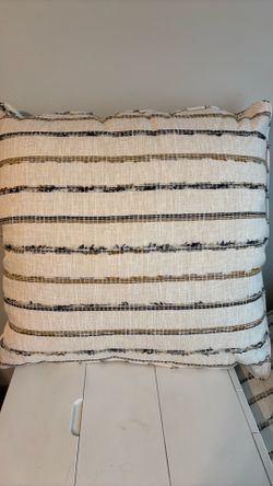 New 4 fabric zippered beige pillows 18 x18