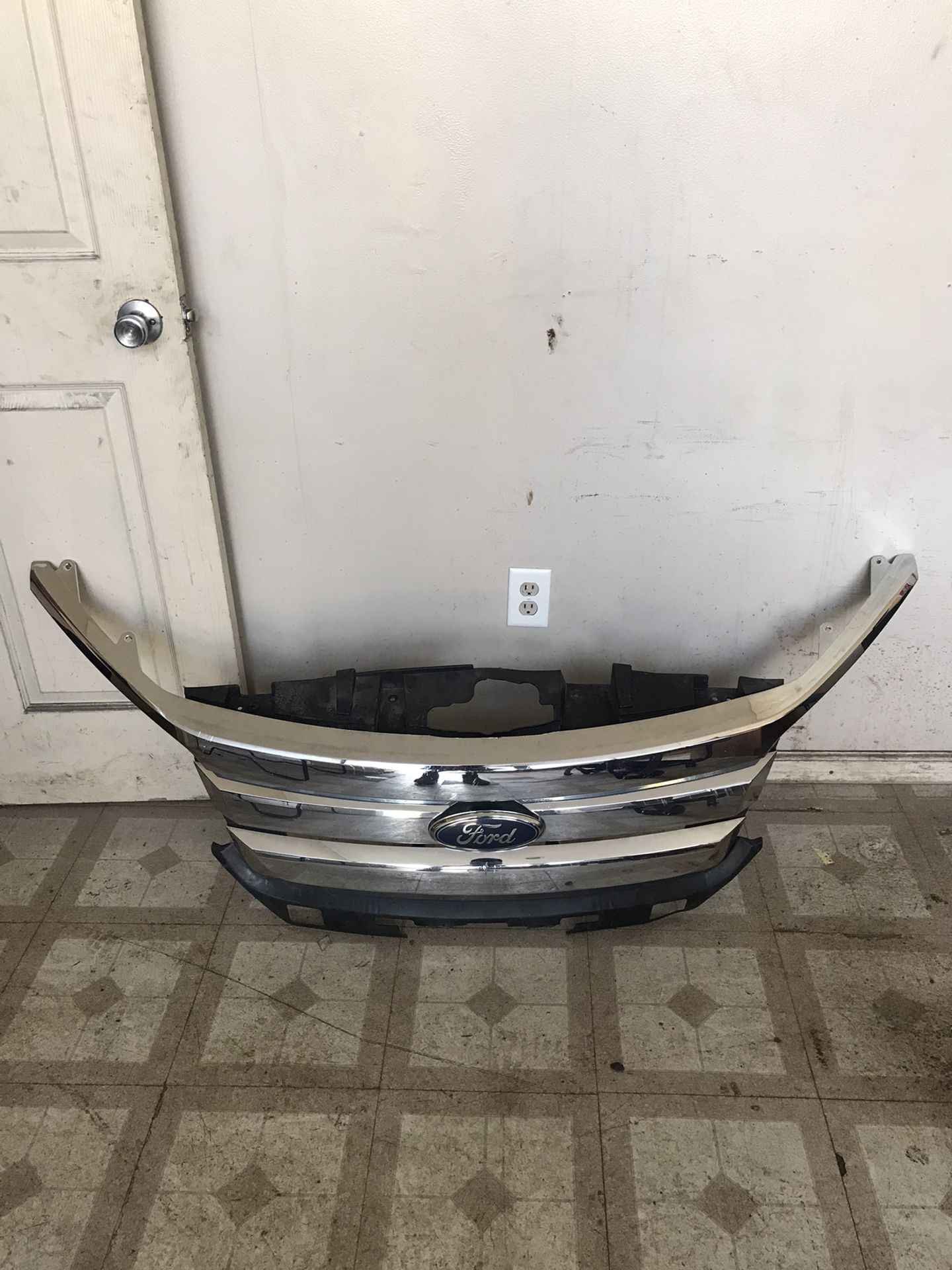 2010 Ford Fusion grill and headlights