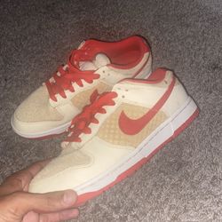 Nike SB Strawberry Waffle