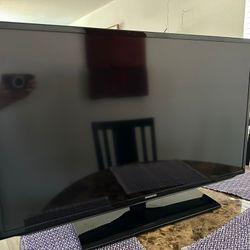 Samsung Non Smart TV -  40’