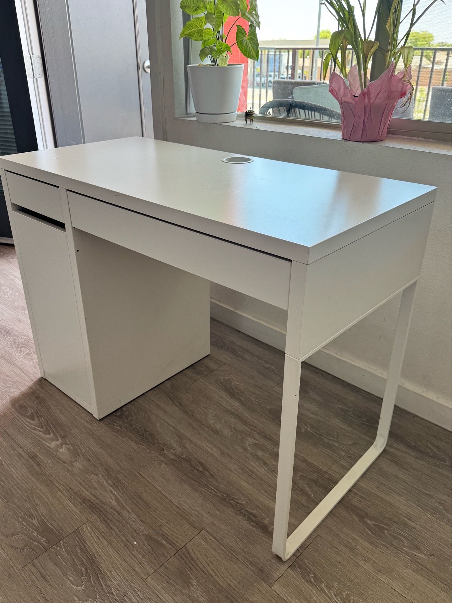 Desk / Escritorio
