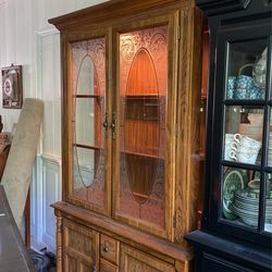 Broyhill Oak China Cabinet With Etched Glass