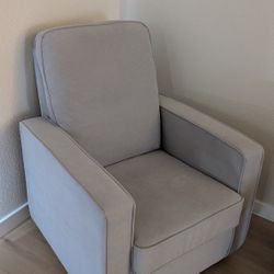 DELTA CHILDREN'S ROCKING CHAIR