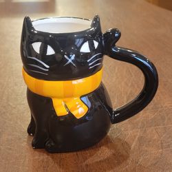 Hyde and Eek Halloween Mug Cup Black Cat stoneware . 4.75" tall. Weight 
14oz (plus shipping materials). Pre-owned, very good shape