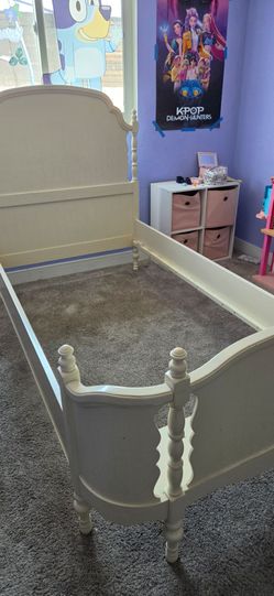 *FREE* Twin Bed Frame