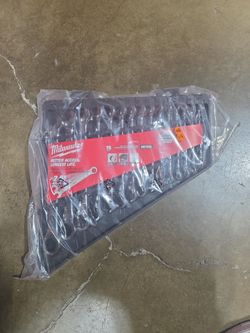 Milwaukee Standard/Metric Wrench Ratcheting Set