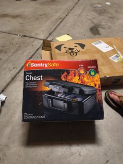 Fire Resistant Small Chest with carrying handle and key