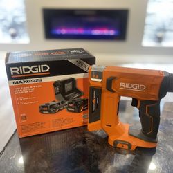 New Ridgid Crown Stapler 3/8 with 4.0 & 2.0 Battery, Charger AND Bag- $175