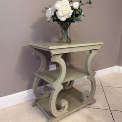 Gorgeous End Table - Unique