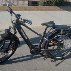 Fat Tire E-Bike (w/pedaling option) Can Go 45+ Mph