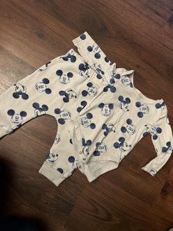 Mickeys Outfit Size 18 Months 