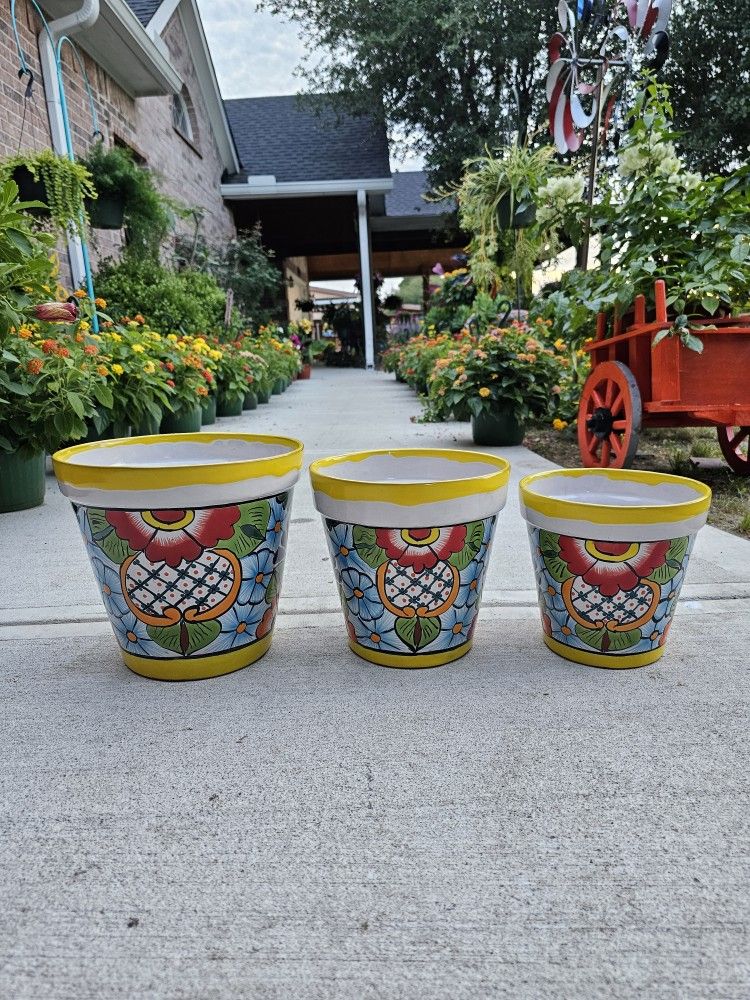 Talavera Yellow Rim Set Of 3 Vases. Clay Pots, Planters,Plants, Pottery. $75 cada set de 3