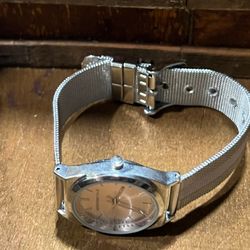 Aéropostale Ladies Big Face   Metal bracelet Needs battery change 