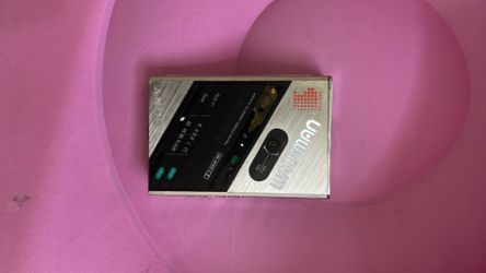 SONY RADIO WALKMAN AUTO REVERSE FM/AM STEREO CASSETTE PLAYER