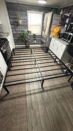 King wSize Metal Platform Bed Frame T40-1405
