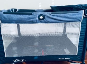 Graco Pack 'n Play Portable Playard  with clip on mesh Bassinet  inset & poles comes with bag  Good  Condition $60
