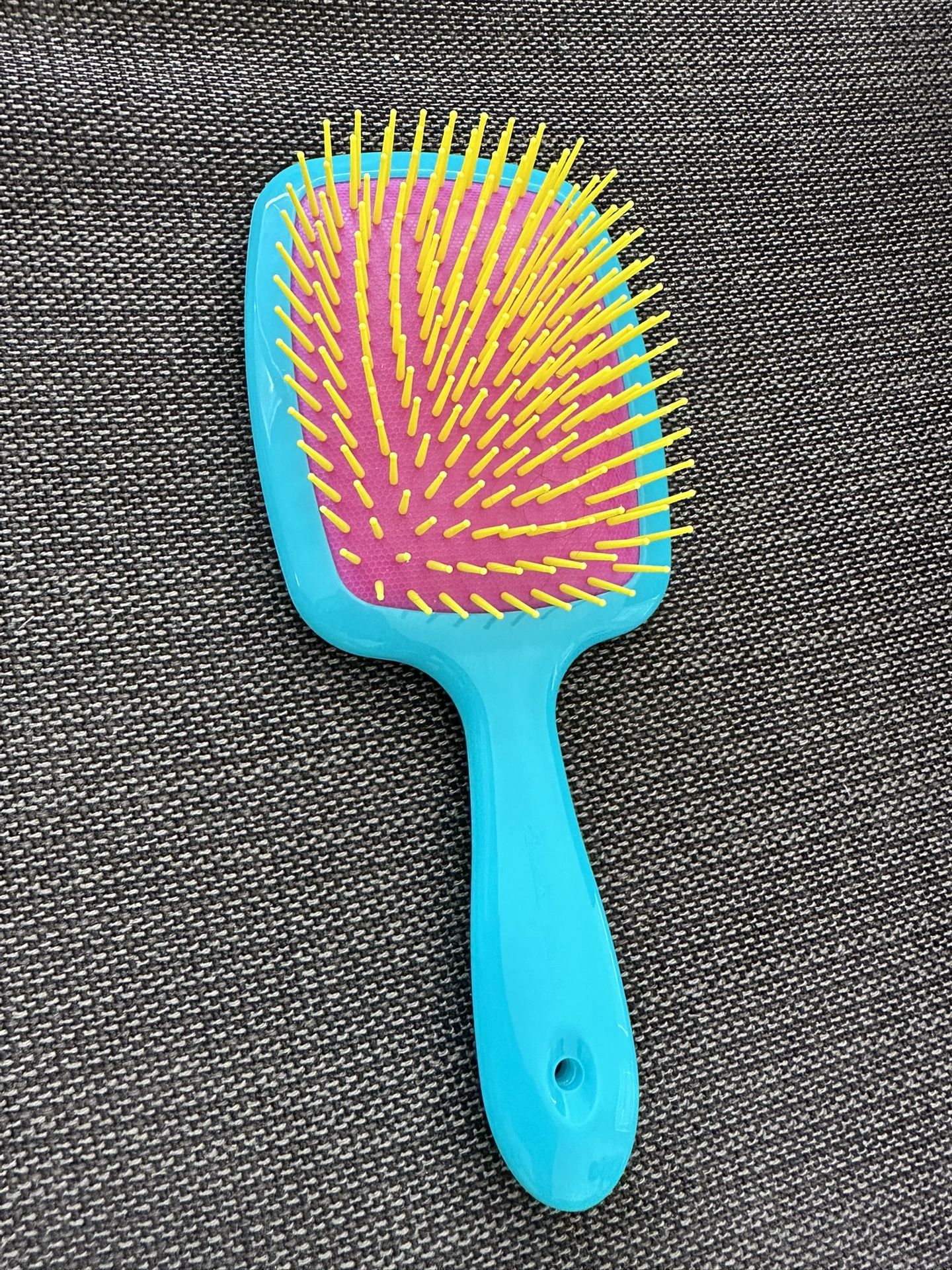 Detangle brush 